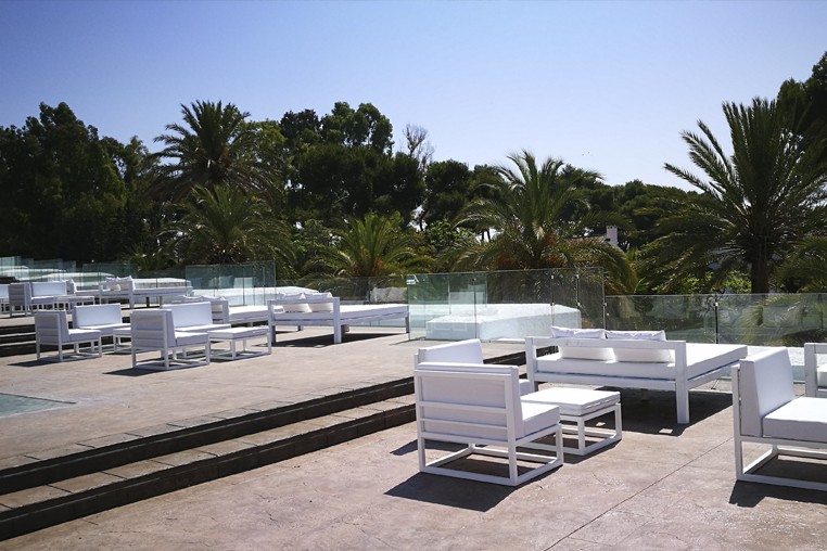 CAMAS Y SILLONES MUEBLE EXTERIOR POLIPIEL NAUTICA HOSTELERIA